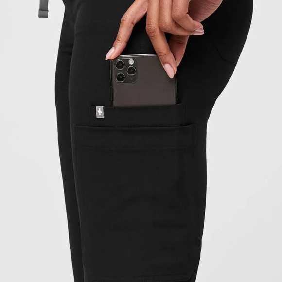 High Waisted Yola Skinny Scrub Pants ™ - Picture 4 of 11